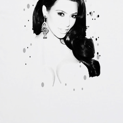 Kim Kardashian star celebrity famous white T shirt 09526