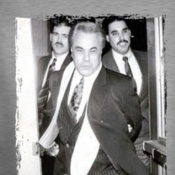 John Gotti Being Arrested Long Sleeve T Shirt 39199033